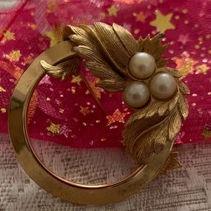 RARE VTG Sarah Coventry "circle pin"
